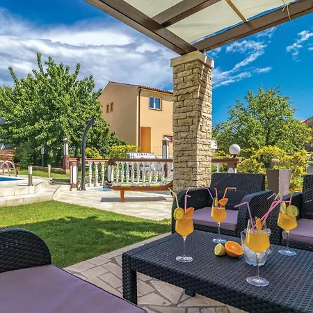 Stunning In With Private Swimming Pool, Be Inside Or Outside * Πούλα