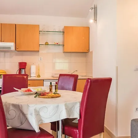 Stunning In With Private Swimming Pool, Be Inside Or Outside Πούλα