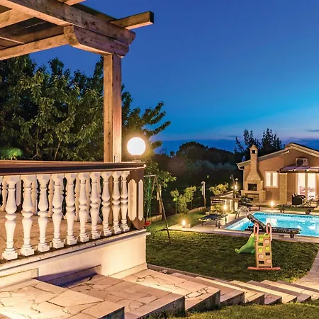 Σπίτι διακοπών Stunning In With Private Swimming Pool, Be Inside Or Outside