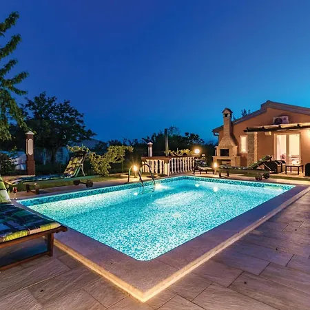 Stunning In With Private Swimming Pool, Be Inside Or Outside Σπίτι διακοπών
