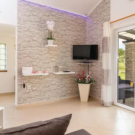 Stunning In With Private Swimming Pool, Be Inside Or Outside Σπίτι διακοπών Πούλα