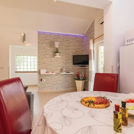 Σπίτι διακοπών Stunning In With Private Swimming Pool, Be Inside Or Outside Πούλα